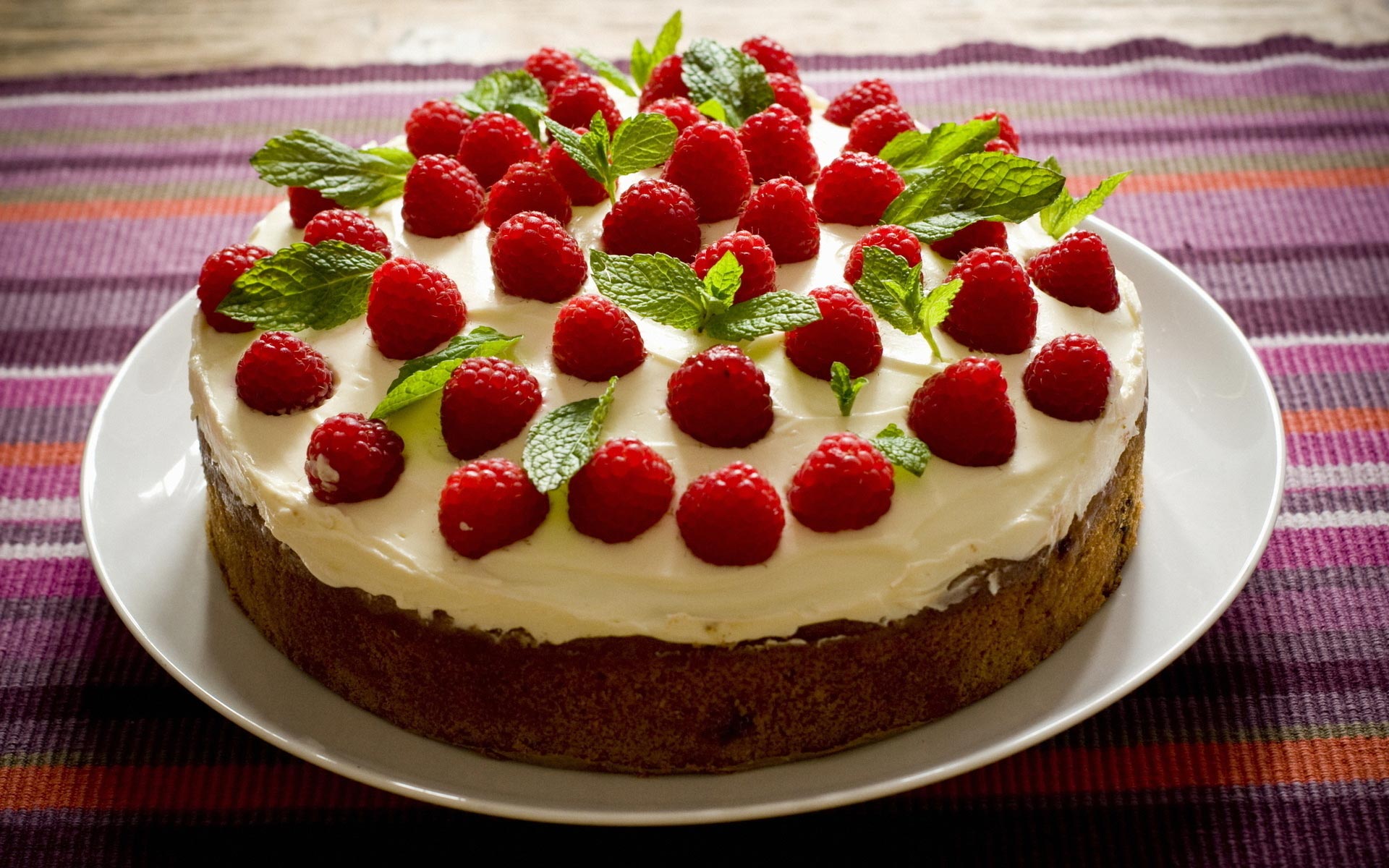 A delicious raspberry cake, mmmm